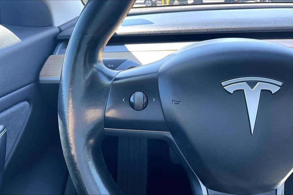 Used 2018 Tesla Model 3 Long Range RWD image 17