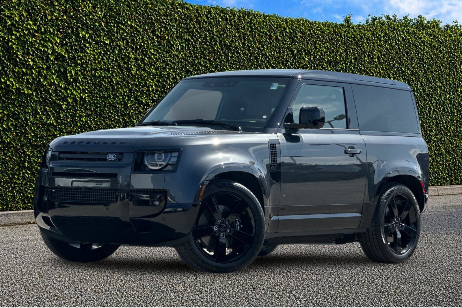 New 2026 Land Rover Defender 90 V8 AWD/4WD image 2