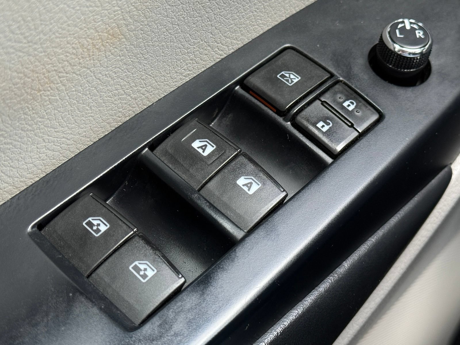 Used 2019 Toyota Highlander Plus w/ Protection Package #3 AWD/4WD image 31