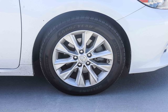 Used 2015 Lexus ES 300h w/ Premium Package w/Bamboo Trim FWD image 10