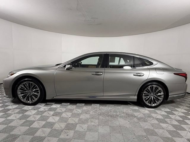 Used 2022 Lexus LS 500 w/ Accessory Package (Z2) RWD image 3