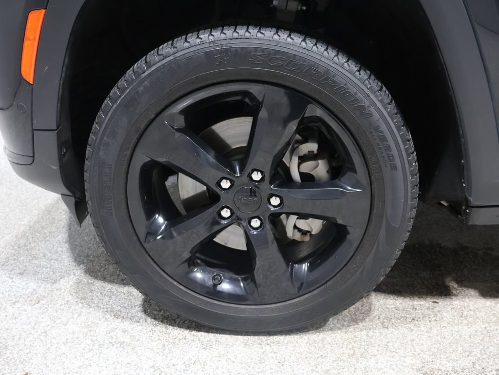 Used 2023 Jeep Grand Cherokee L Limited w/ Luxury Tech Group II image 9