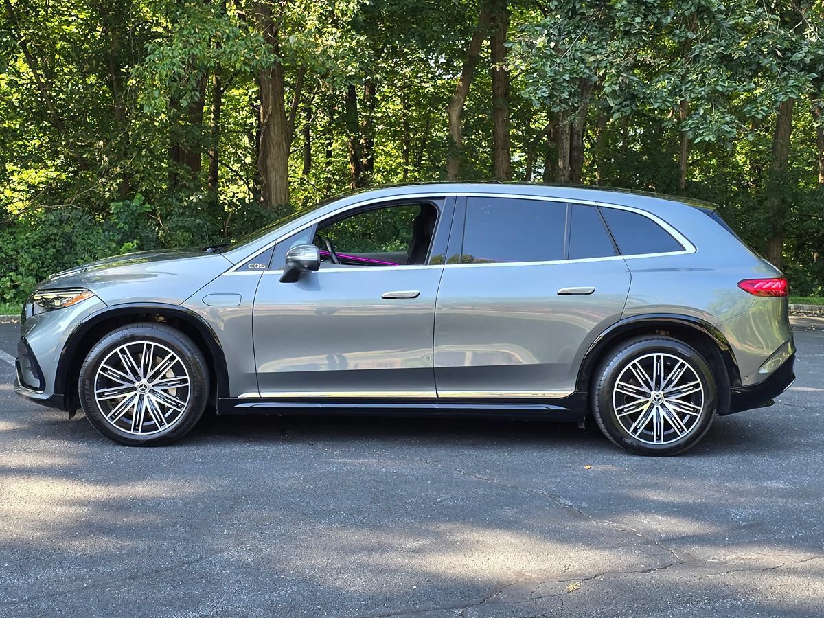 Used 2023 Mercedes-Benz EQS 580 4MATIC SUV image 3