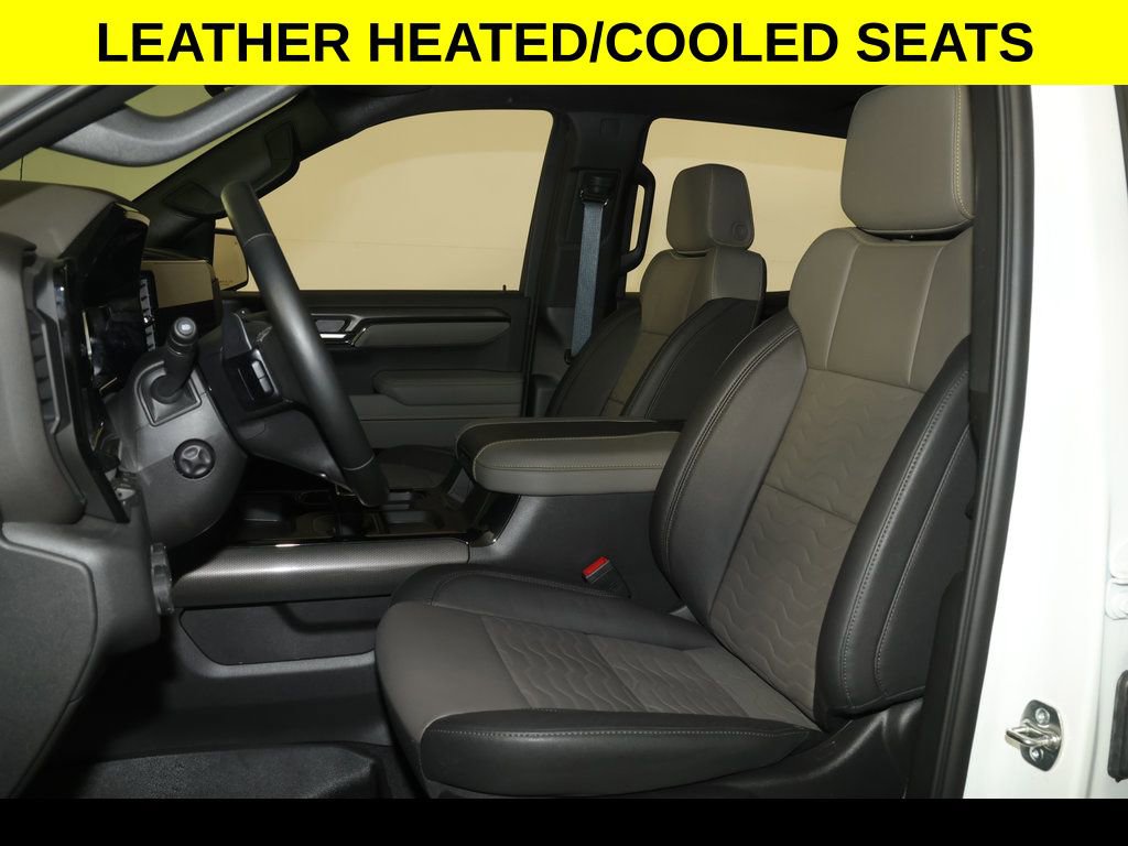 Used 2025 Chevrolet Silverado 1500 ZR2 w/ Technology Package image 4