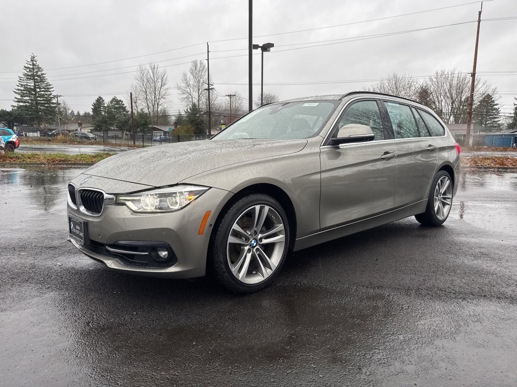 Used 2017 BMW 330i xDrive Wagon w/ Premium Package image 3