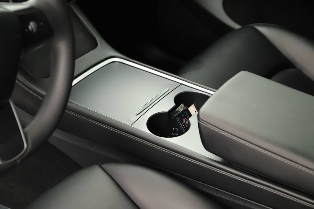 Used 2023 Tesla Model Y Performance AWD/4WD image 17