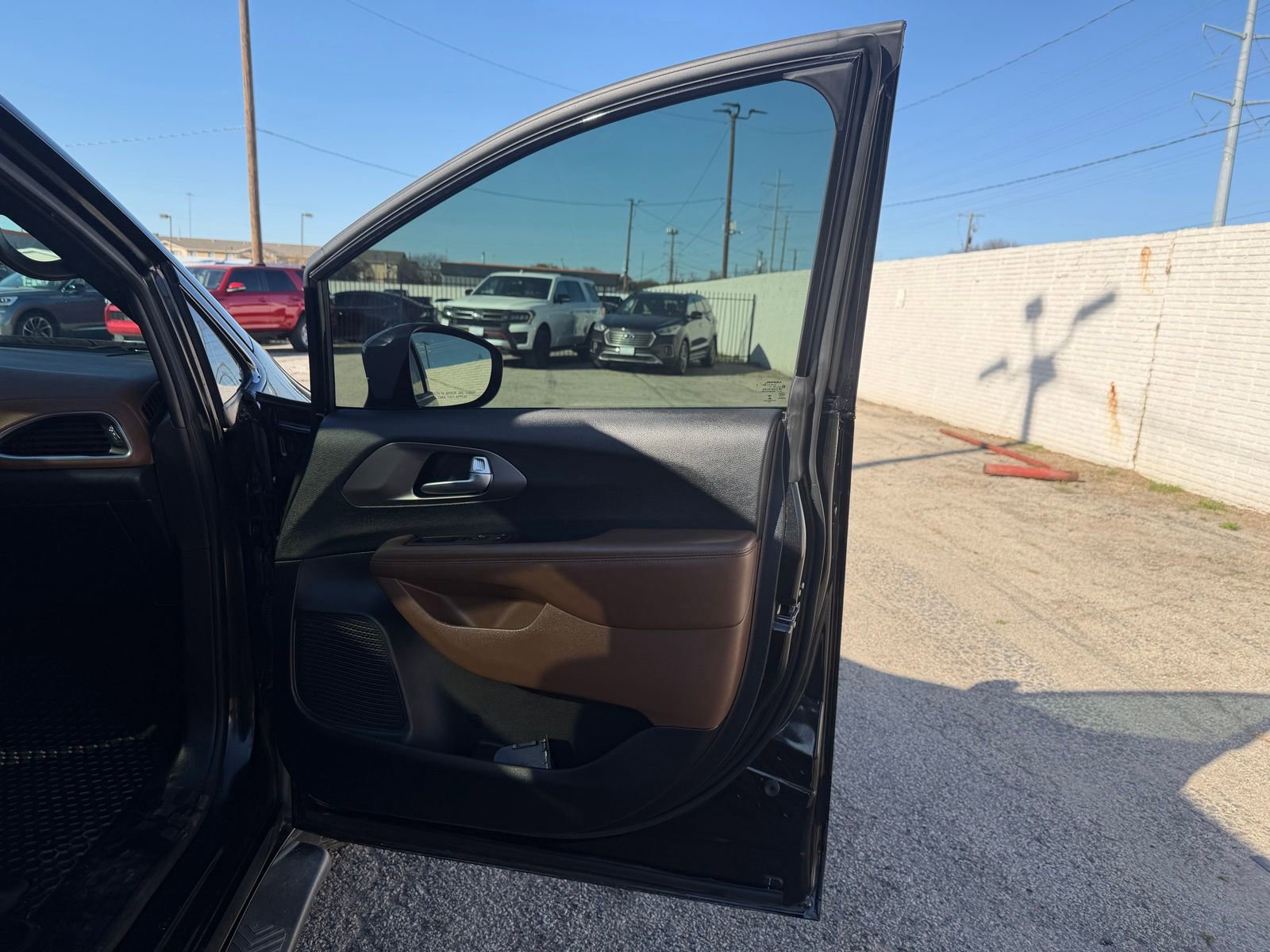 Used 2020 Chrysler Pacifica Limited w/ Advanced Safetytec Group image 27