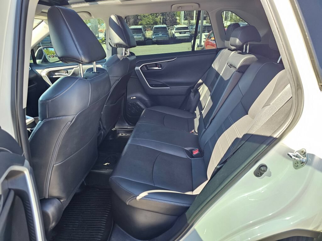 Used 2021 Toyota RAV4 Limited AWD/4WD image 24