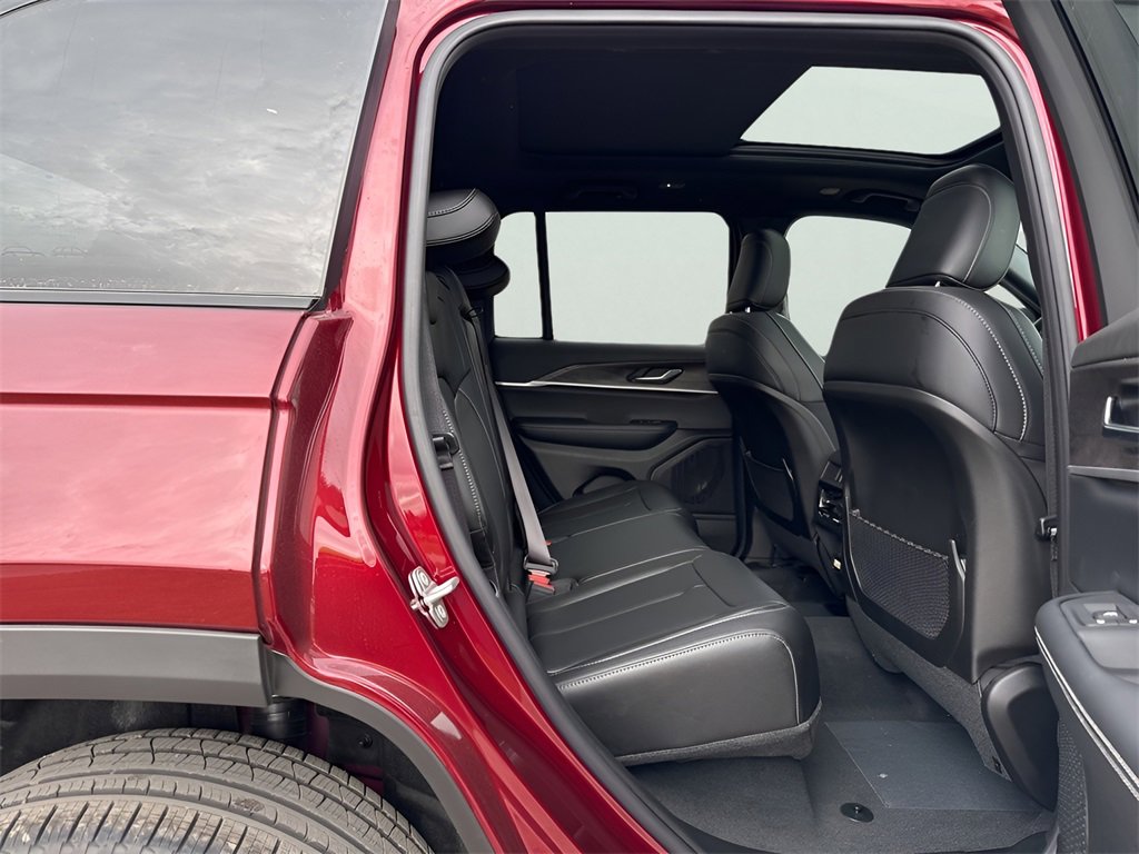 New 2025 Jeep Grand Cherokee Limited image 11