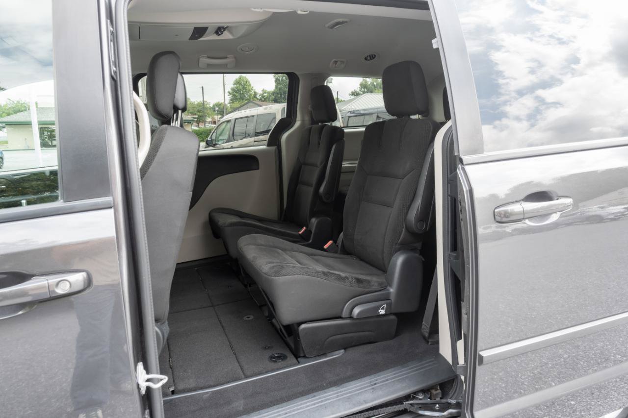 Used 2017 Dodge Grand Caravan SE w/ Power Window Group FWD image 16