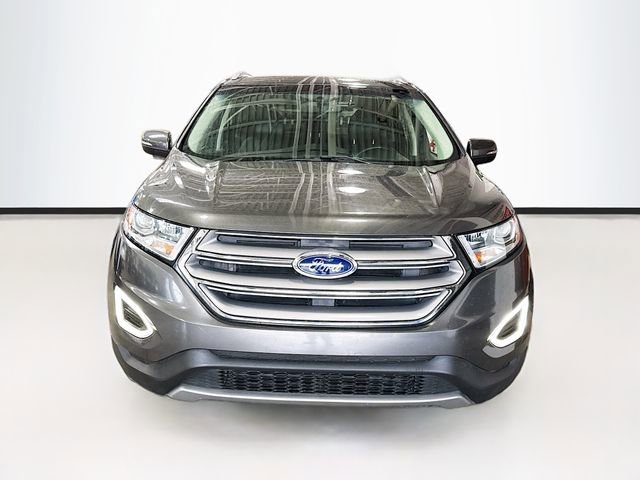 Used 2017 Ford Edge Titanium w/ Technology Package FWD image 4