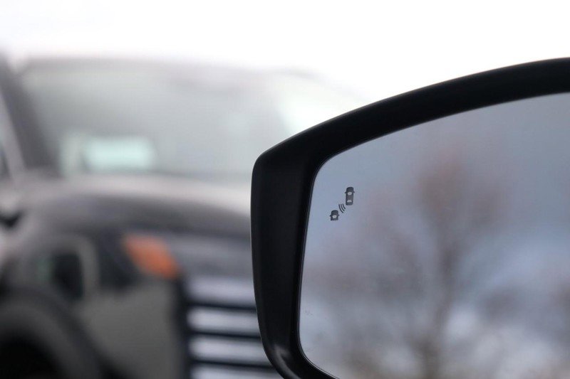 New 2025 Nissan Versa SR w/ Trunk Package image 18