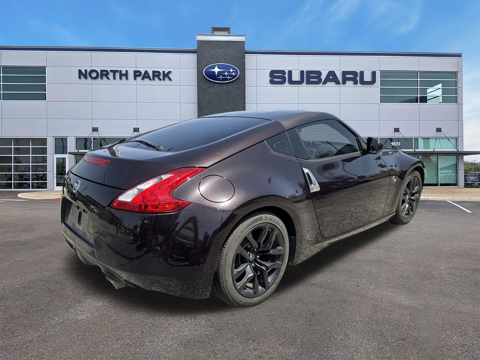 Used 2017 Nissan 370Z Coupe RWD image 3