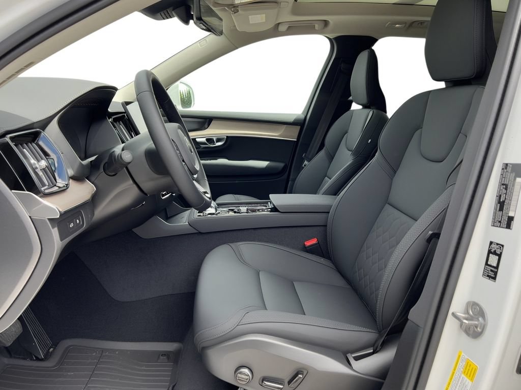 New 2026 Volvo XC90 T8 Plus w/ Protection Package Premier AWD/4WD image 6
