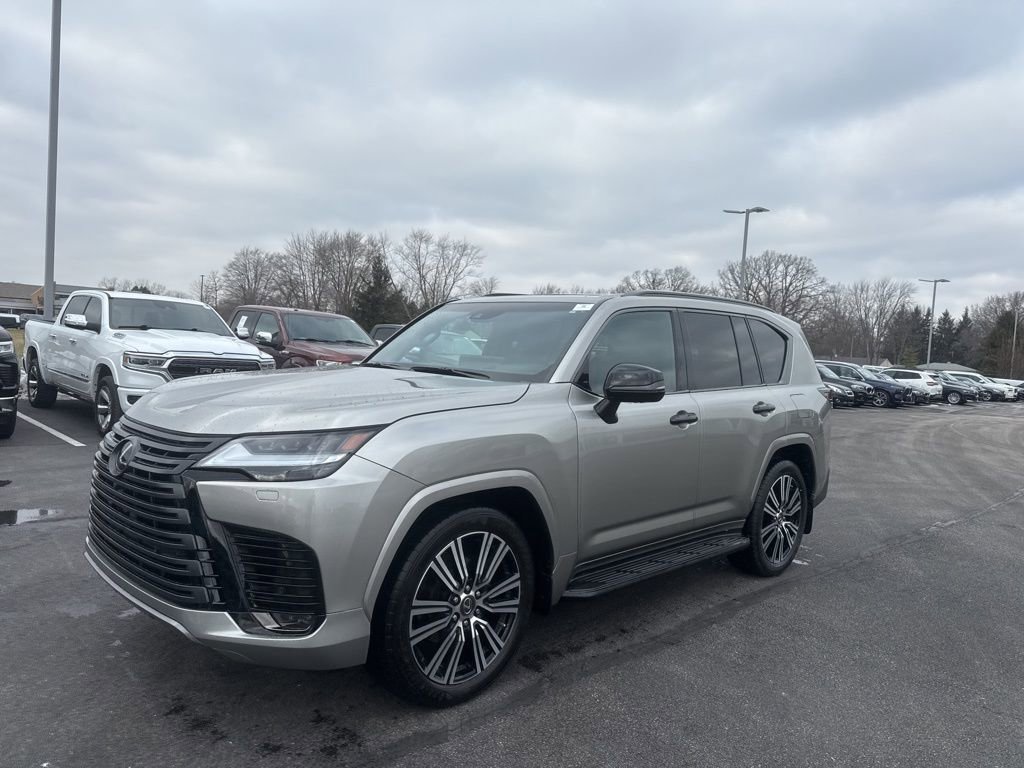 Used 2023 Lexus LX 600 4WD w/ Luxury Package image 3
