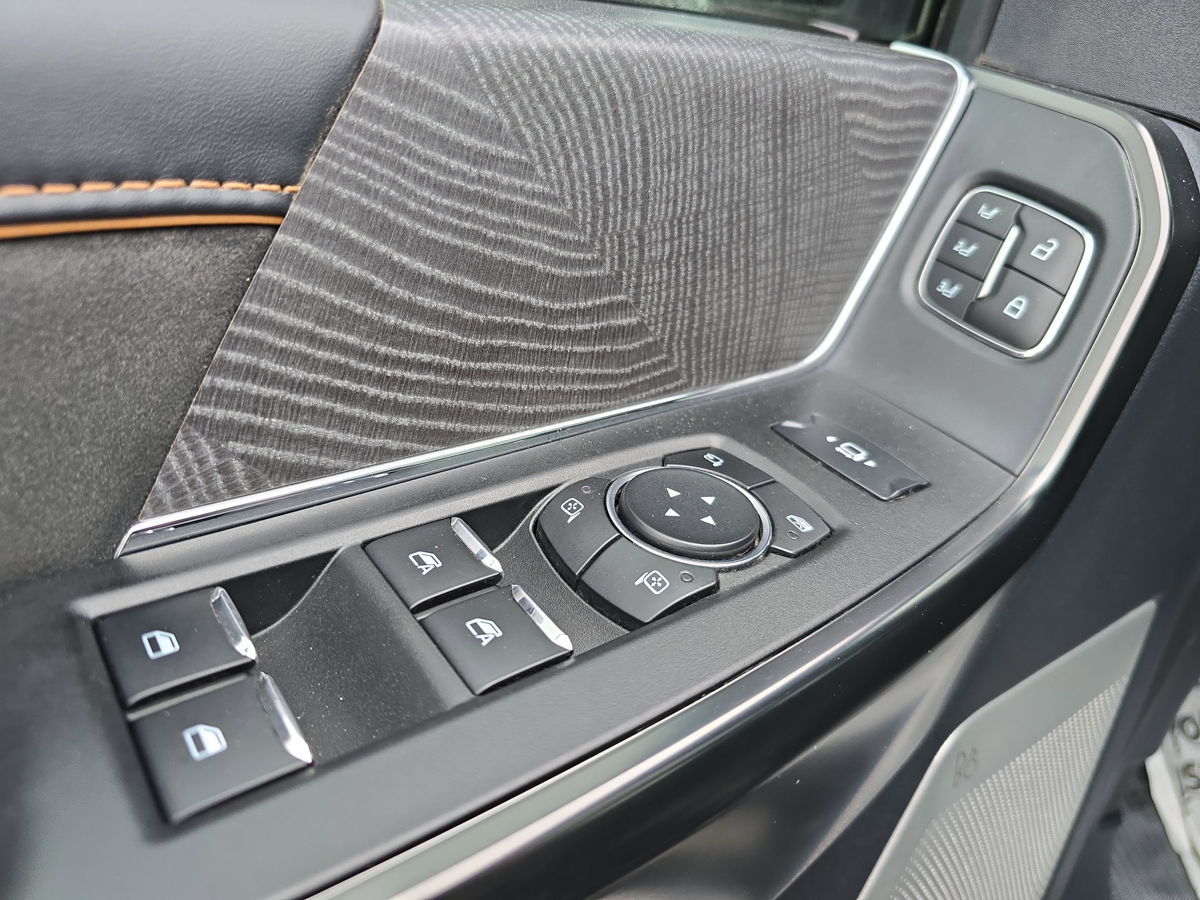 Used 2024 Ford F350 Platinum image 19