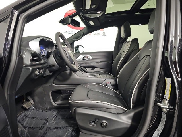 New 2026 Chrysler Pacifica Limited w/ S Appearance Package image 10