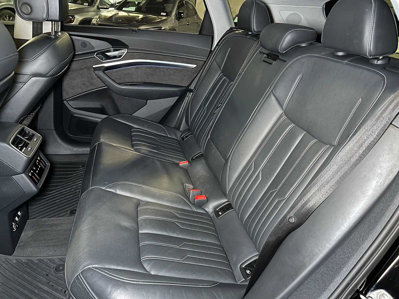 Used 2019 Audi e-tron Prestige w/ Prestige Package AWD/4WD image 30