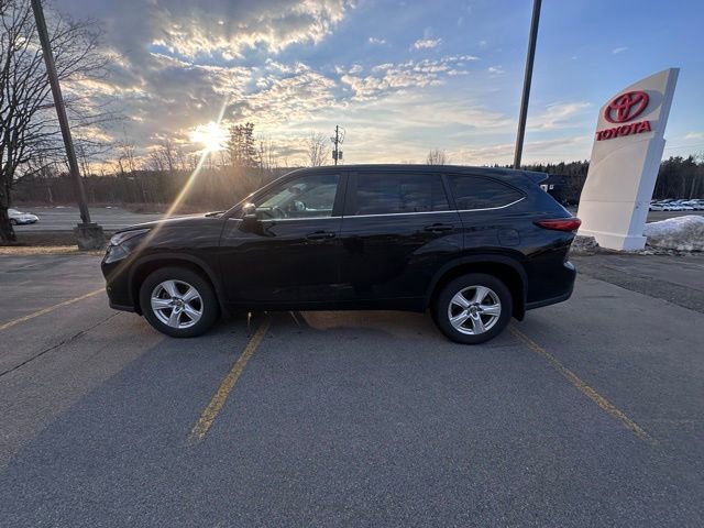 Used 2023 Toyota Highlander LE image 6