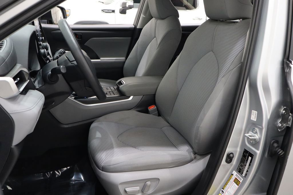 Used 2021 Toyota Highlander L image 10