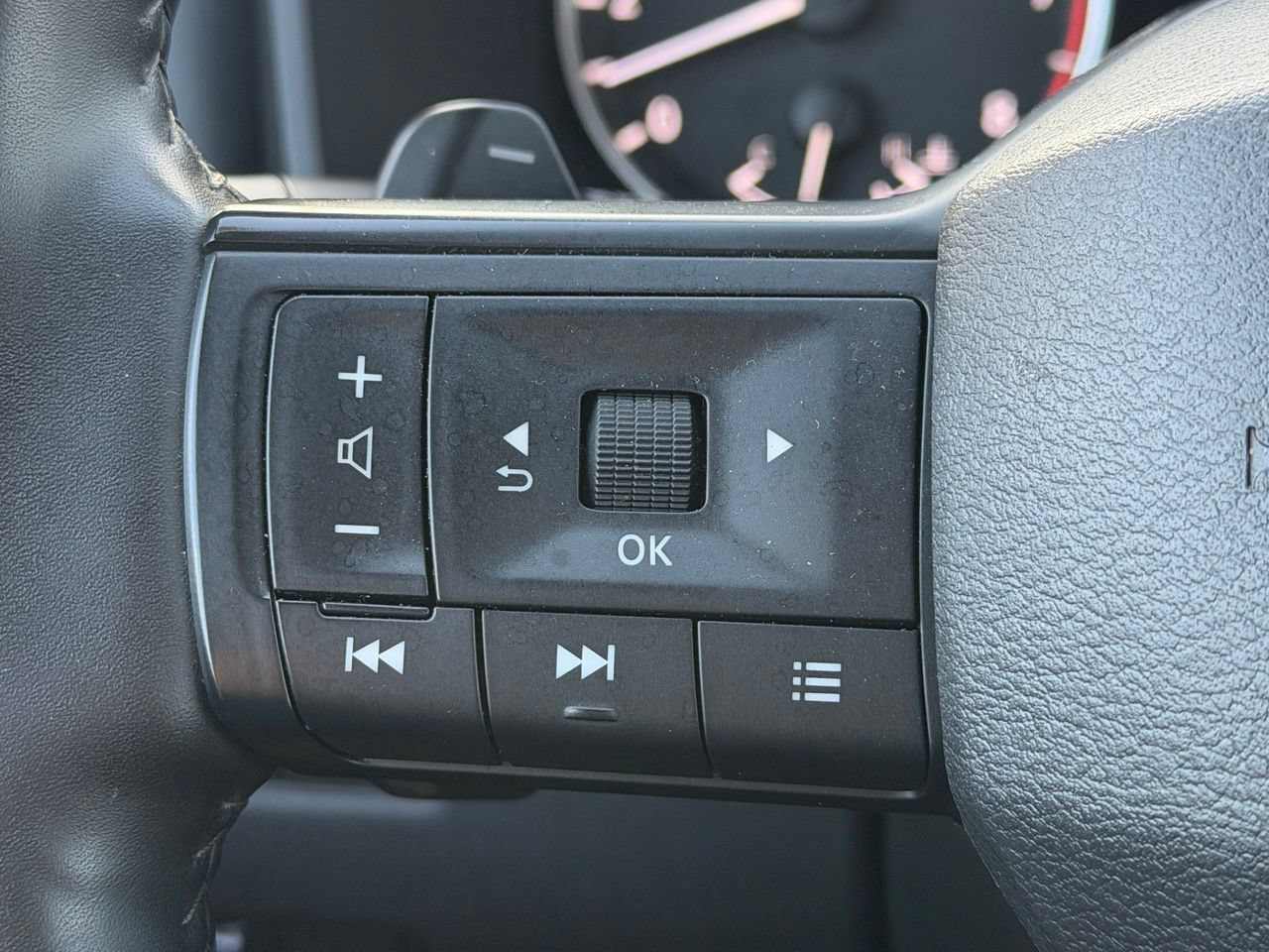 Certified 2025 Nissan Rogue SV FWD image 16
