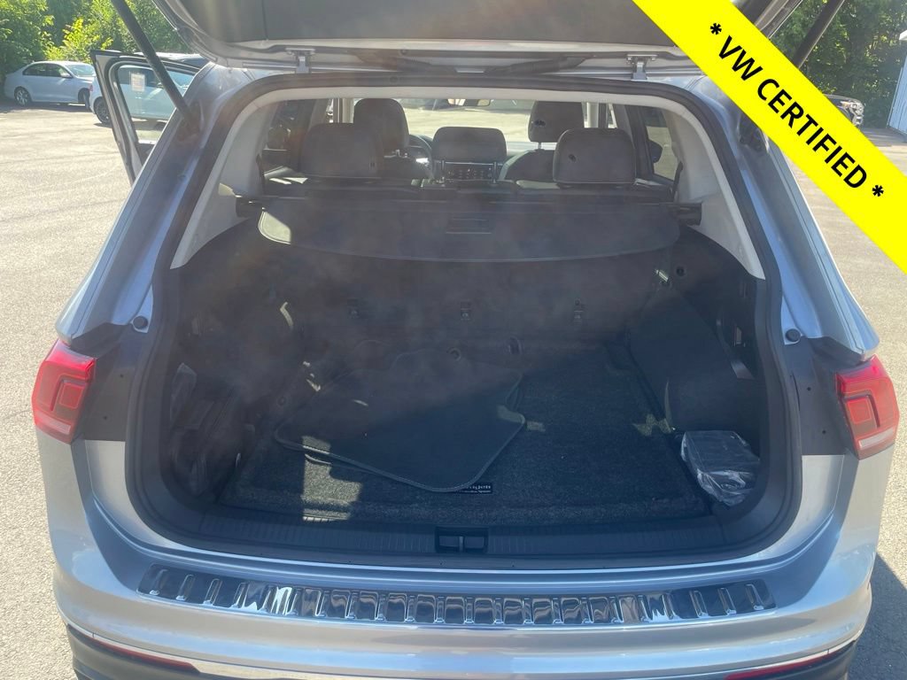 Certified 2023 Volkswagen Tiguan SE w/ Panoramic Sunroof Package AWD/4WD image 18