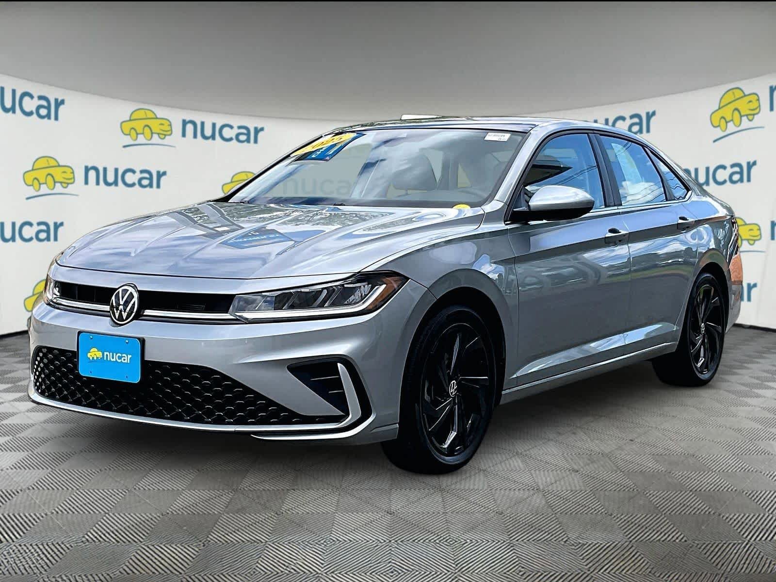 Used 2025 Volkswagen Jetta SE FWD image 3