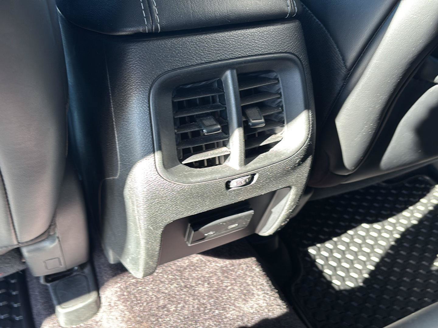 Used 2019 Jeep Cherokee Latitude Plus w/ Cold Weather Group AWD/4WD image 27