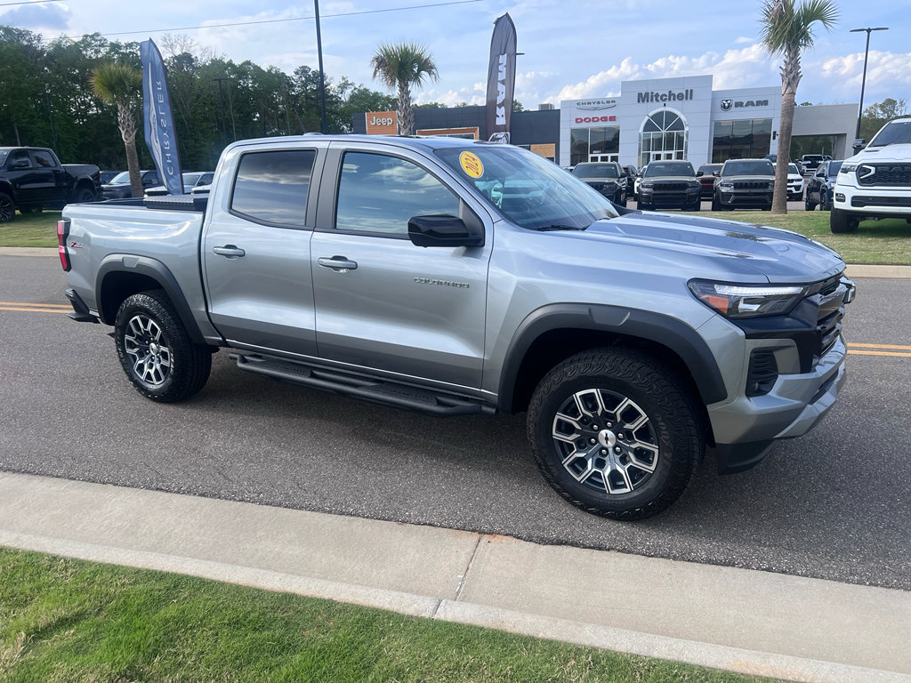 Used 2024 Chevrolet Colorado Z71 w/ Z71 Convenience Package 2 image 3