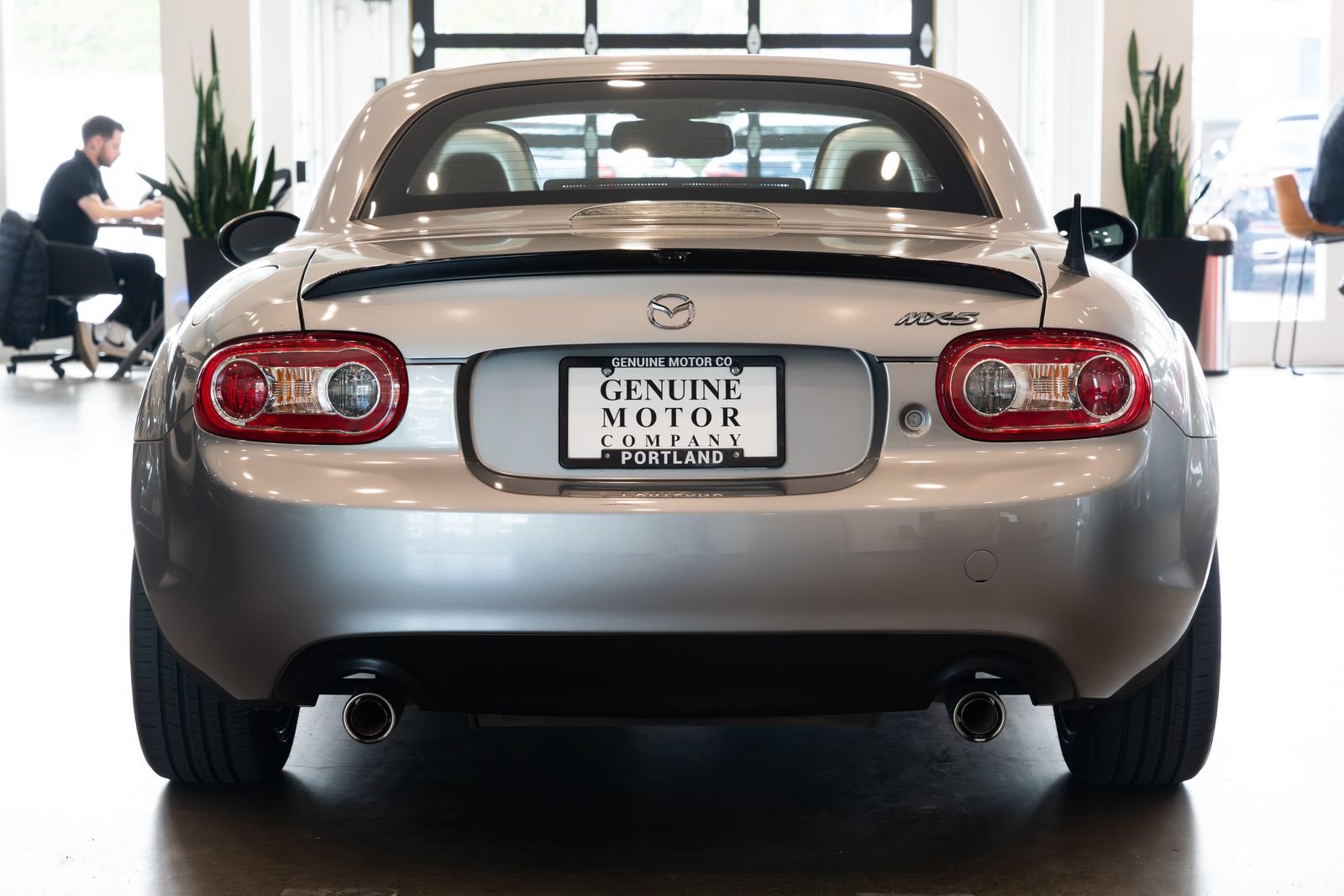 Used 2010 MAZDA MX-5 Miata Touring RWD image 5