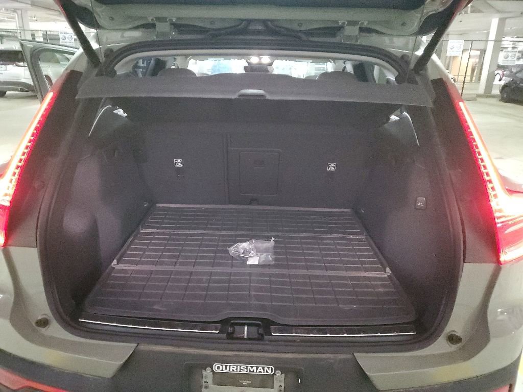 Certified 2023 Volvo XC40 B5 Plus w/ Protection Package Premier AWD/4WD image 14