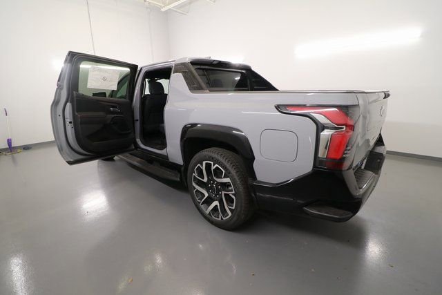 New 2025 Chevrolet Silverado EV RST image 24