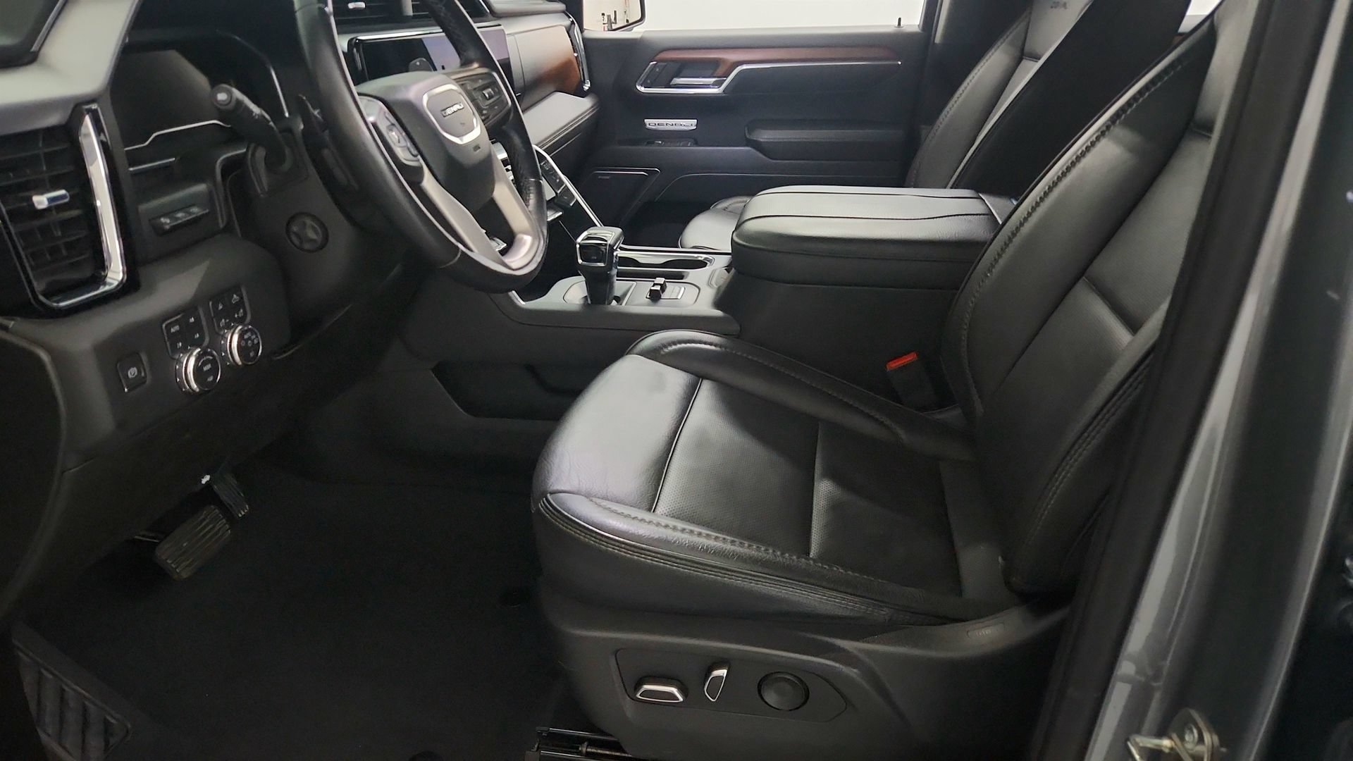 Used 2023 GMC Sierra 1500 Denali w/ Technology Package AWD/4WD image 18