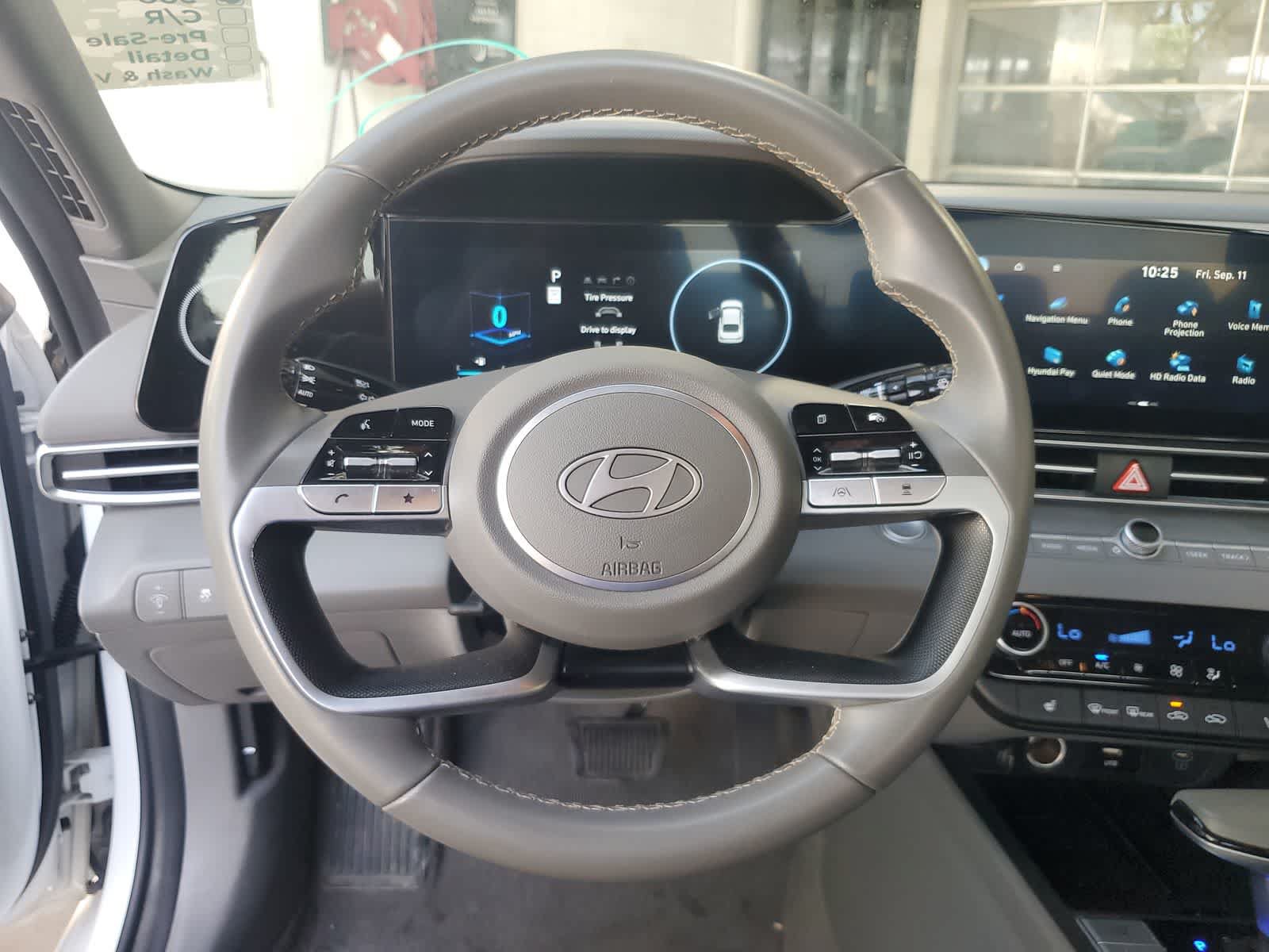 Used 2025 Hyundai Elantra SEL FWD image 13