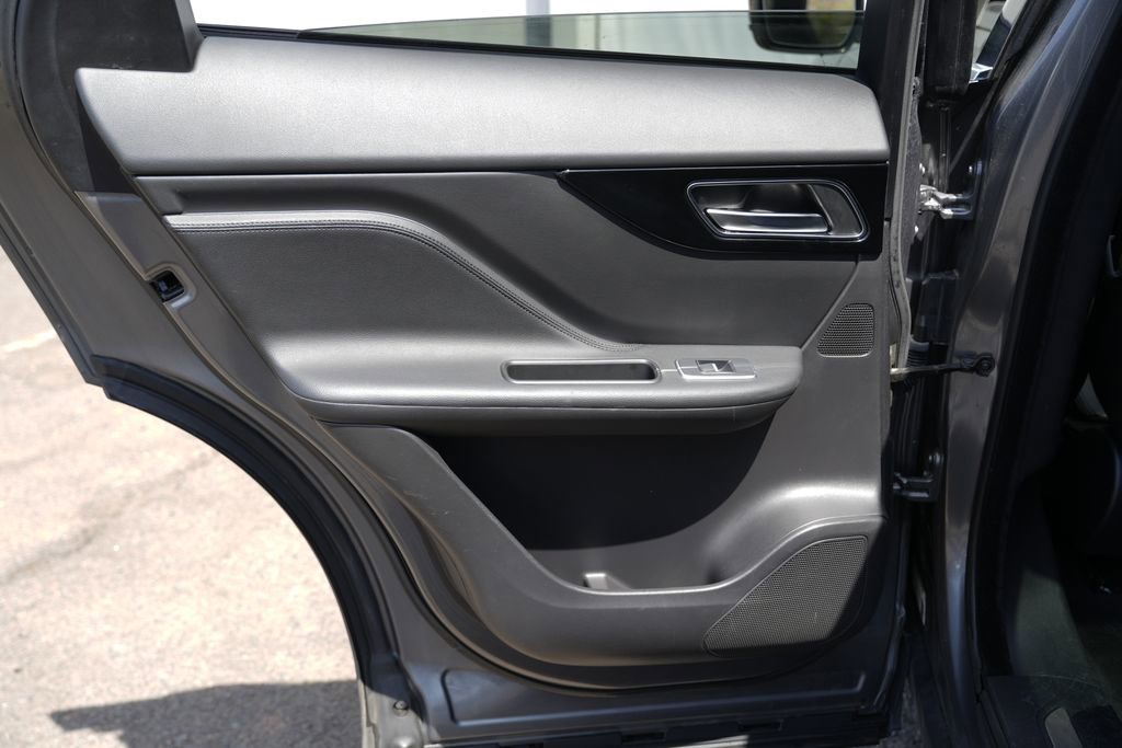 Used 2019 Jaguar F-PACE Premium image 27