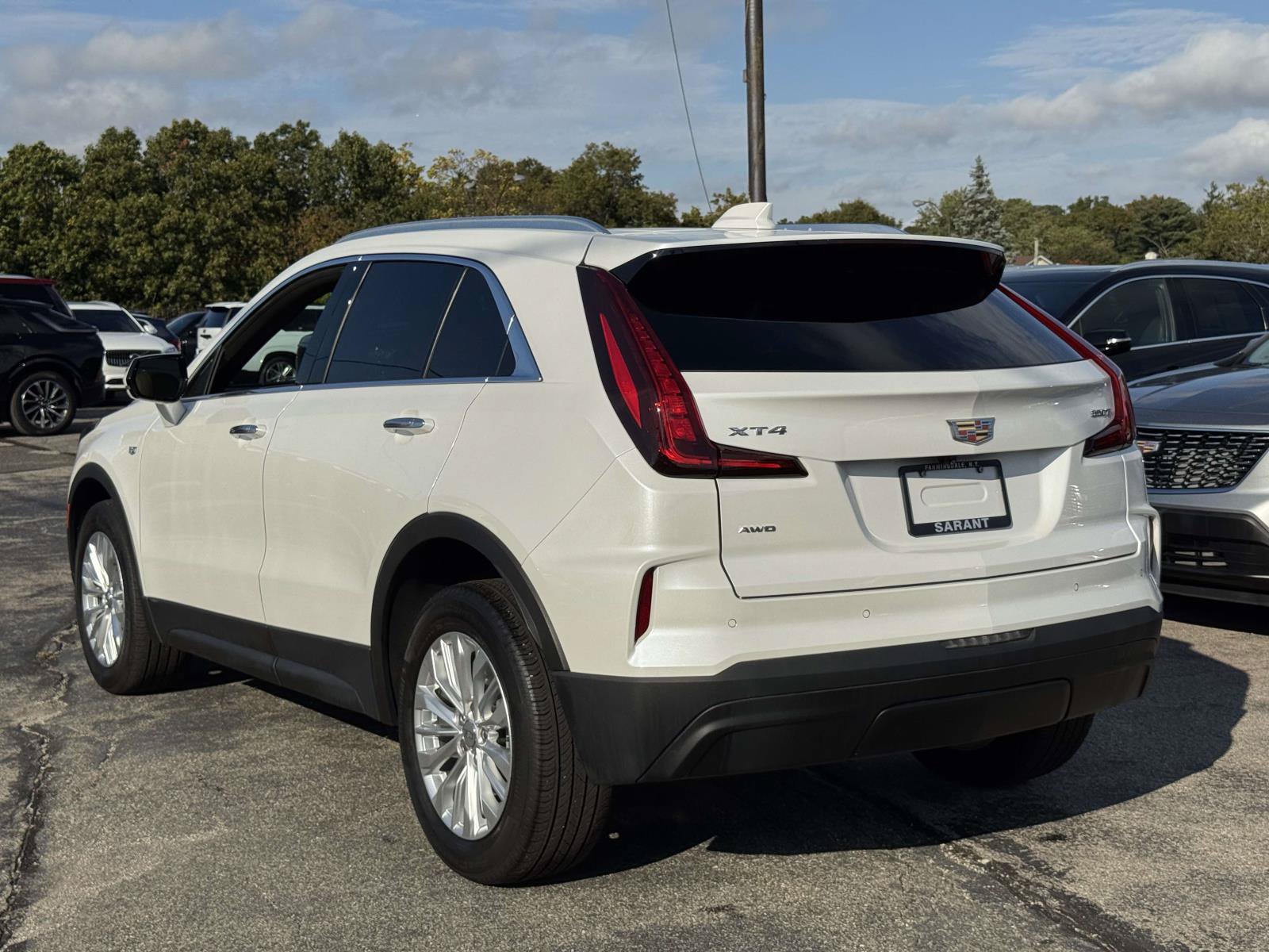 Certified 2024 Cadillac XT4 Luxury w/ Cold Weather Package AWD/4WD image 7