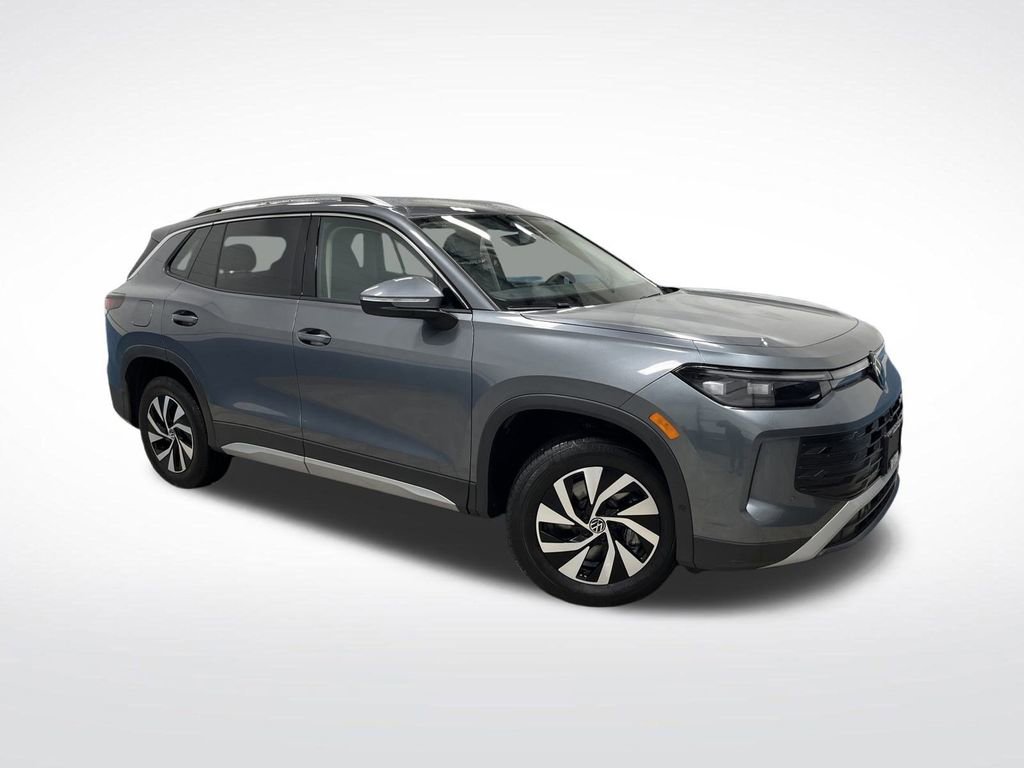 Used 2025 Volkswagen Tiguan S image 36