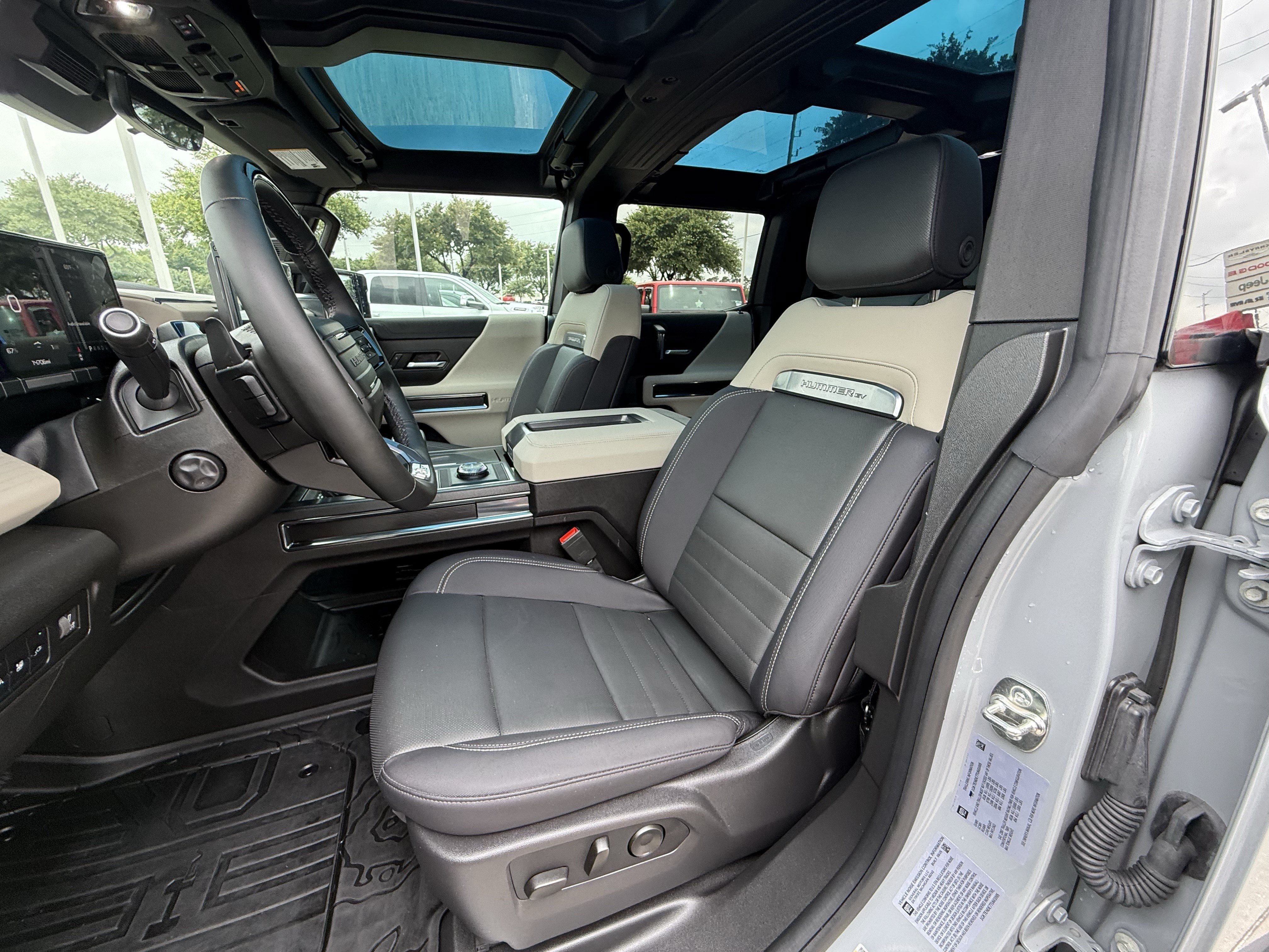 Used 2026 GMC Hummer EV SUV w/ LPO, Dark Essentials Package AWD/4WD image 29