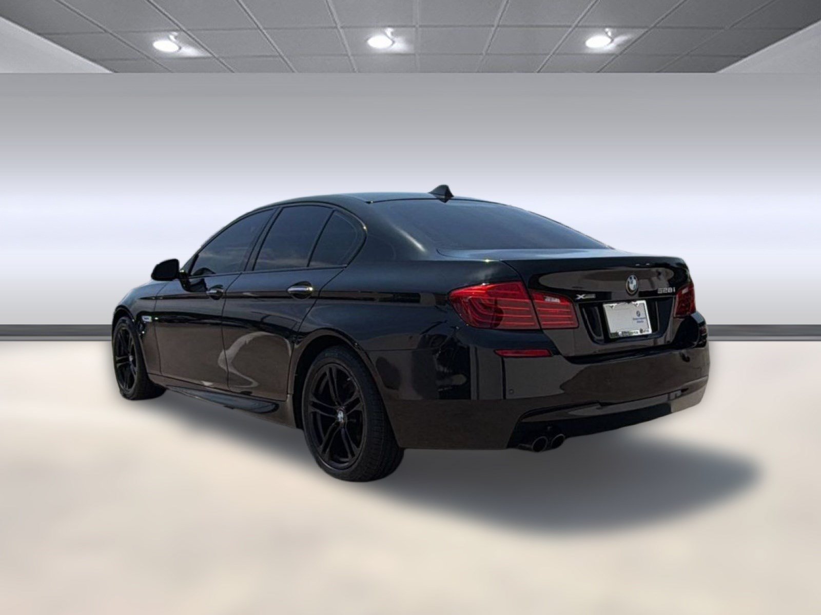 Used 2016 BMW 528i xDrive Sedan w/ M Sport AWD/4WD image 3