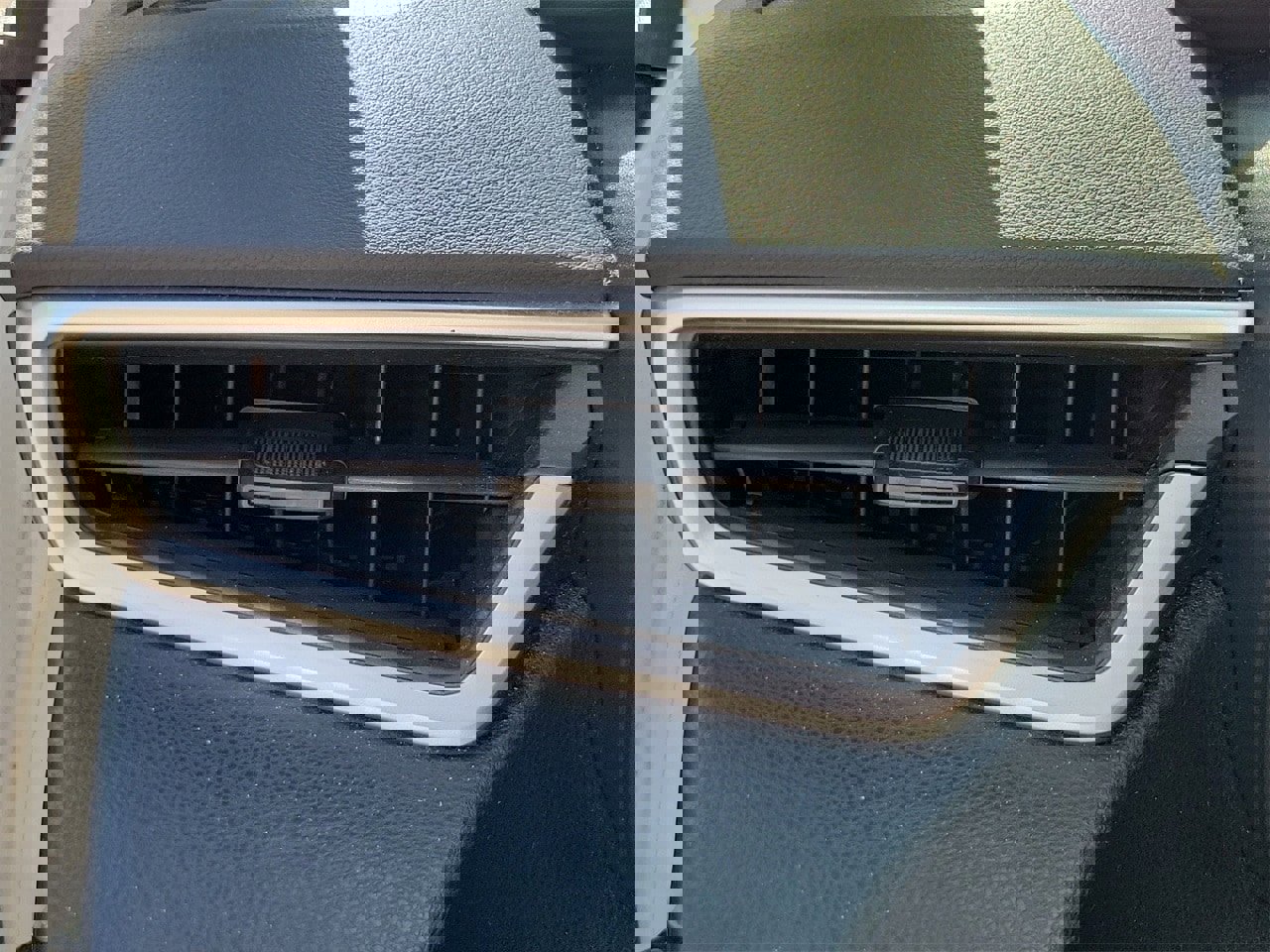 Used 2023 Toyota Corolla LE image 30