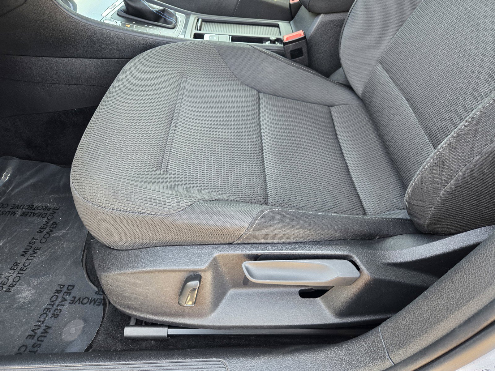 Used 2017 Volkswagen e-Golf SE FWD image 16