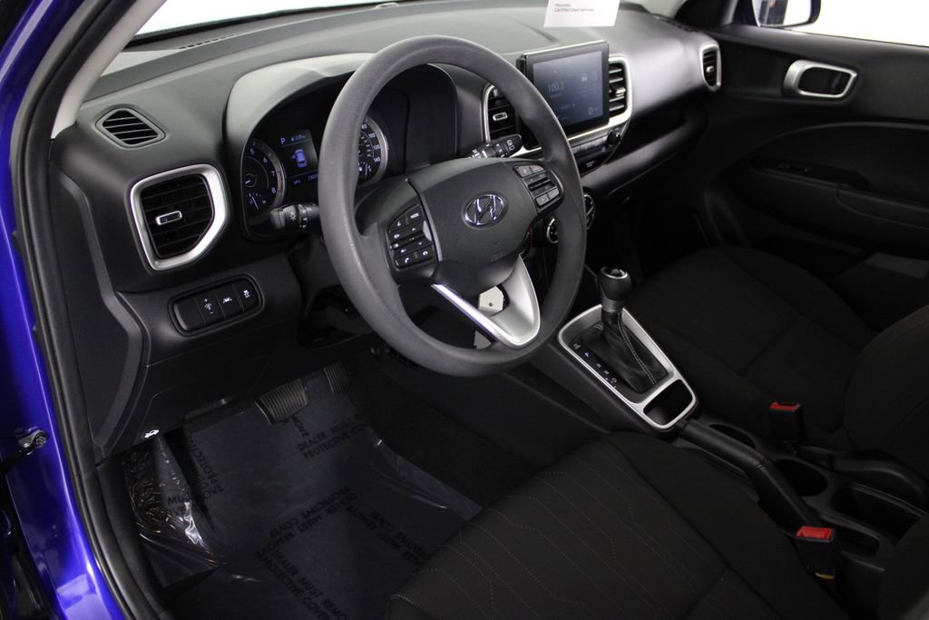 Certified 2021 Hyundai Venue SE image 17