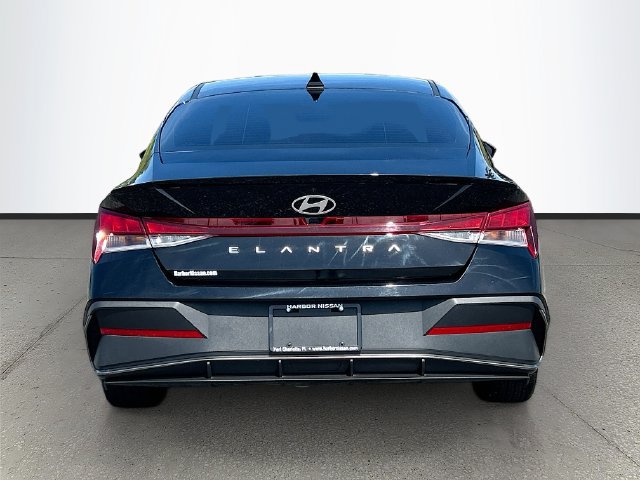 Used 2025 Hyundai Elantra Sport FWD image 21