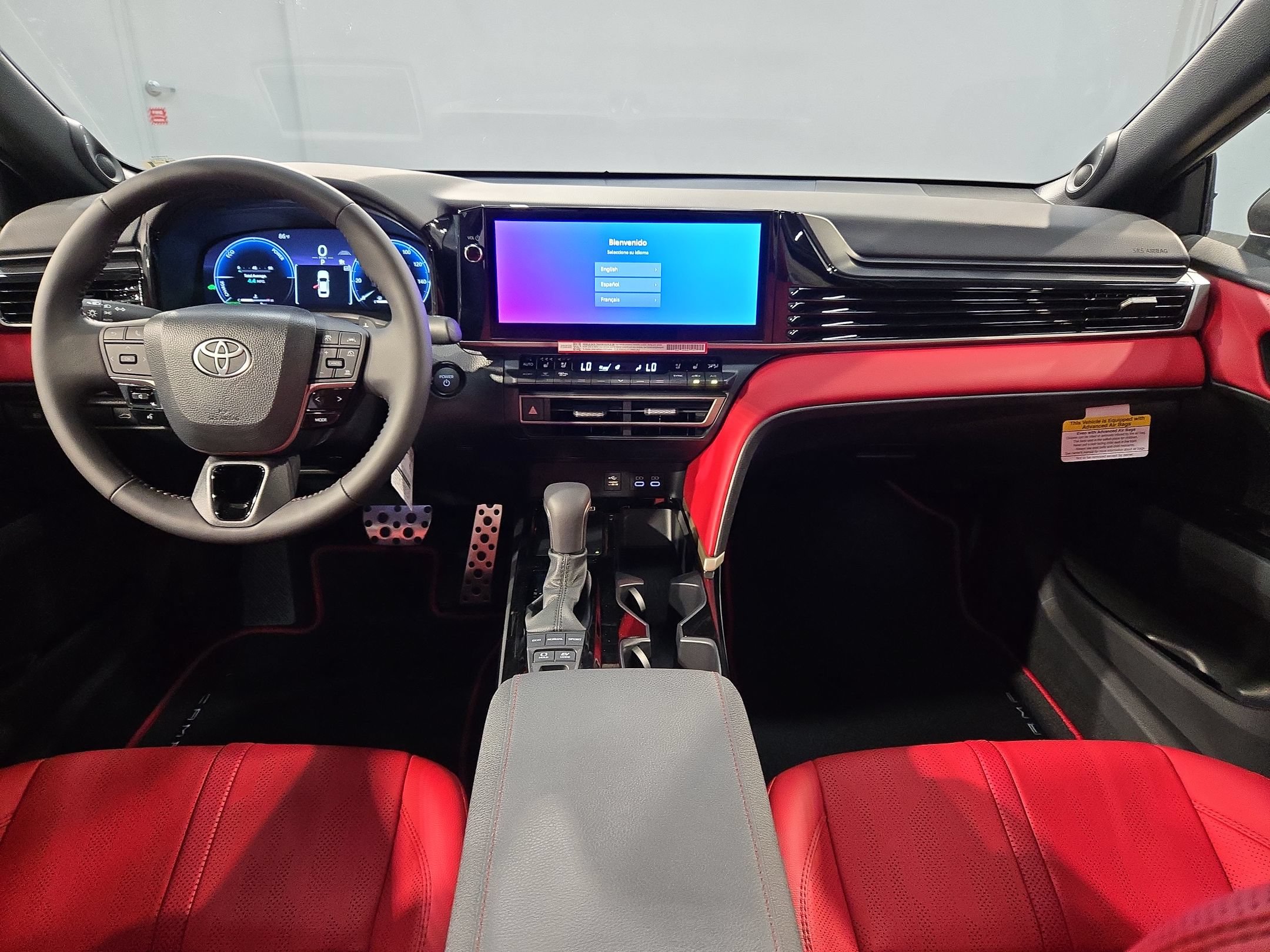 New 2026 Toyota Camry Hybrid FWD image 9