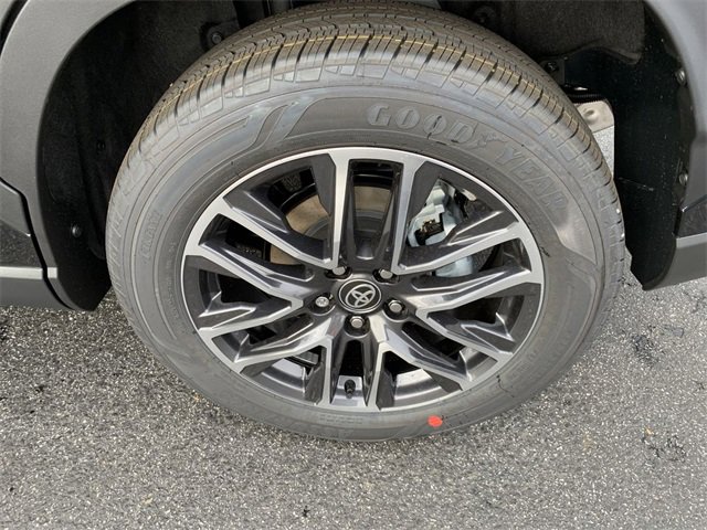 Used 2026 Toyota Corolla Cross XLE image 35