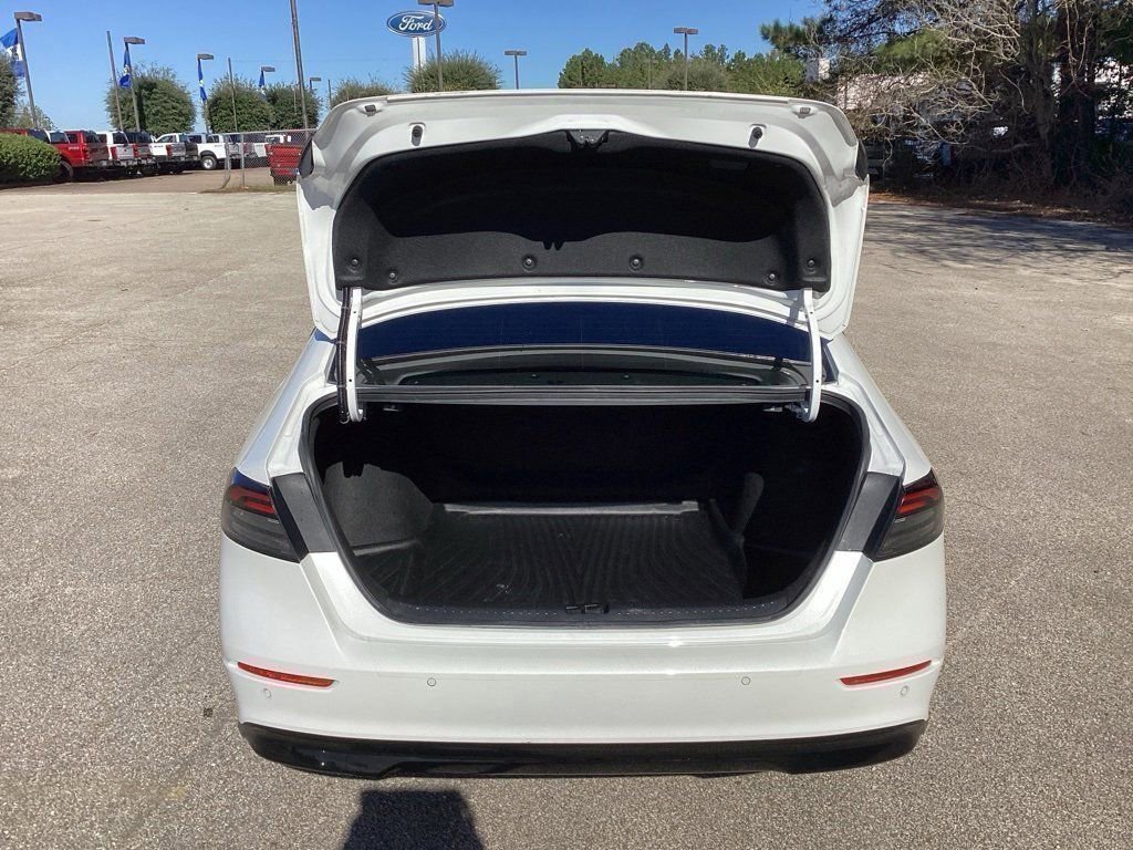 Used 2025 Honda Accord Touring image 9