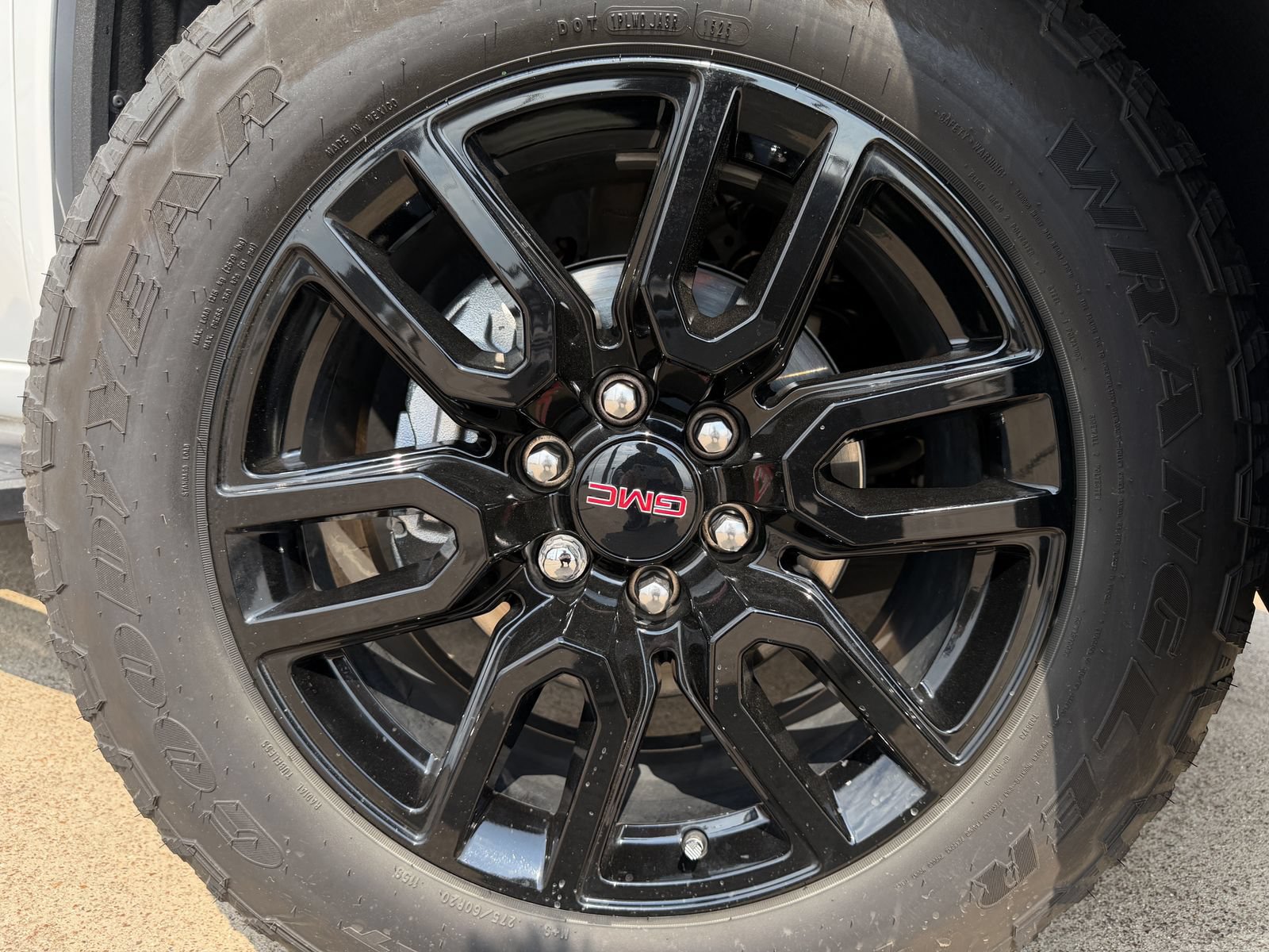 Used 2025 GMC Sierra 1500 Elevation w/ Elevation Premium Package AWD/4WD image 10