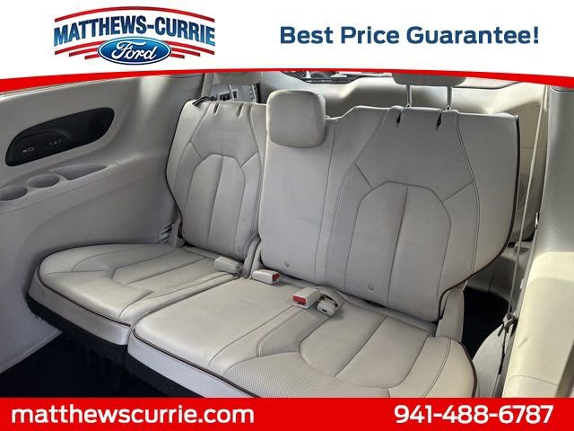 Used 2017 Chrysler Pacifica Limited image 13