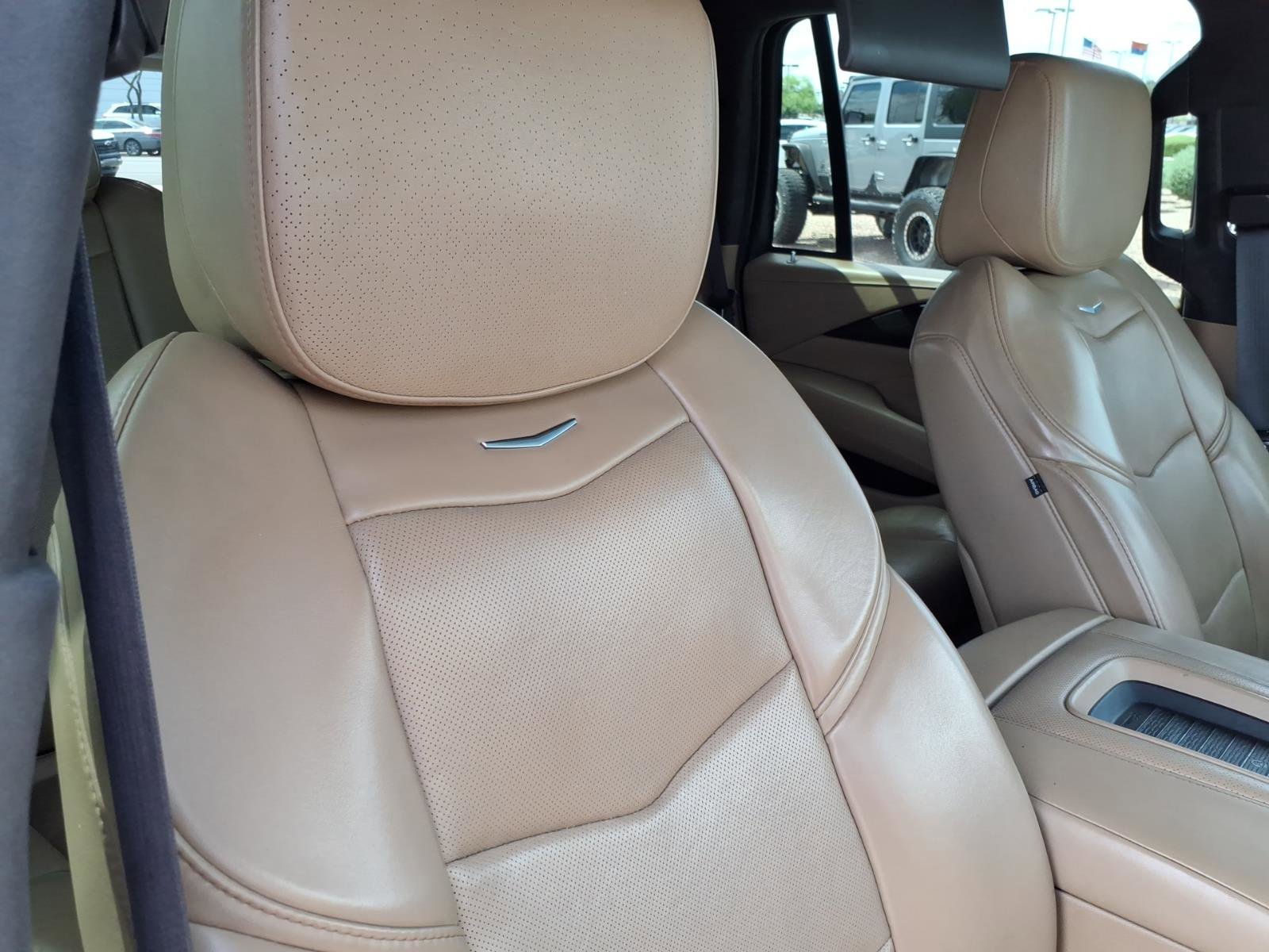 Used 2018 Cadillac Escalade Platinum image 11