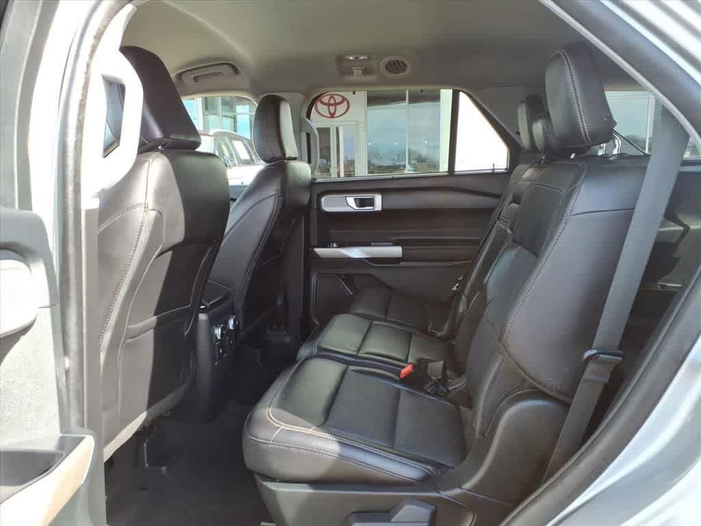Used 2023 Ford Explorer Limited image 5